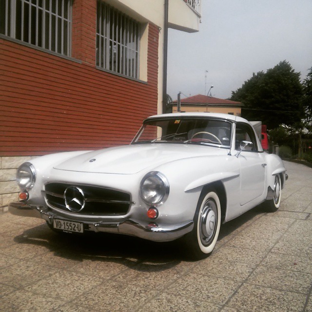 Mercedes 190SL white with