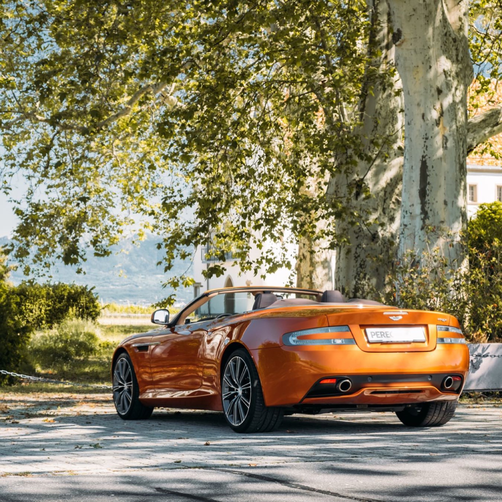 Aston Martin Virage Volante