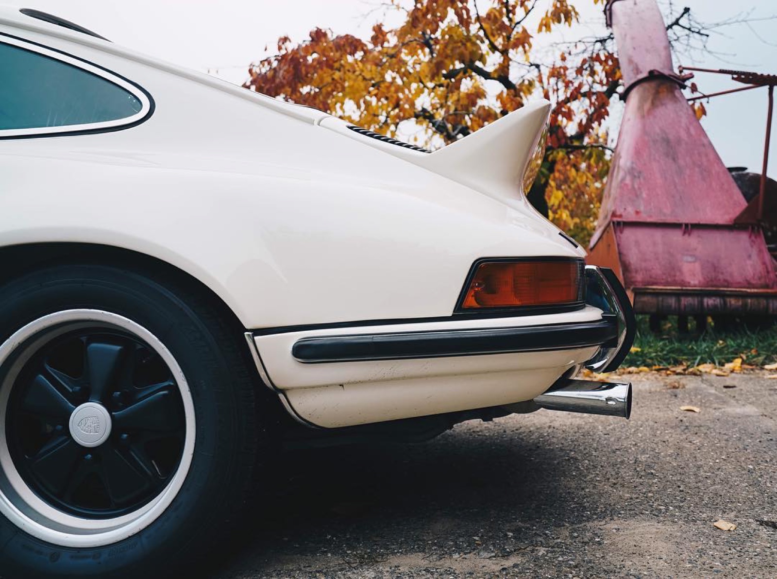 Porsche 911 classique à becquet « ducktail »