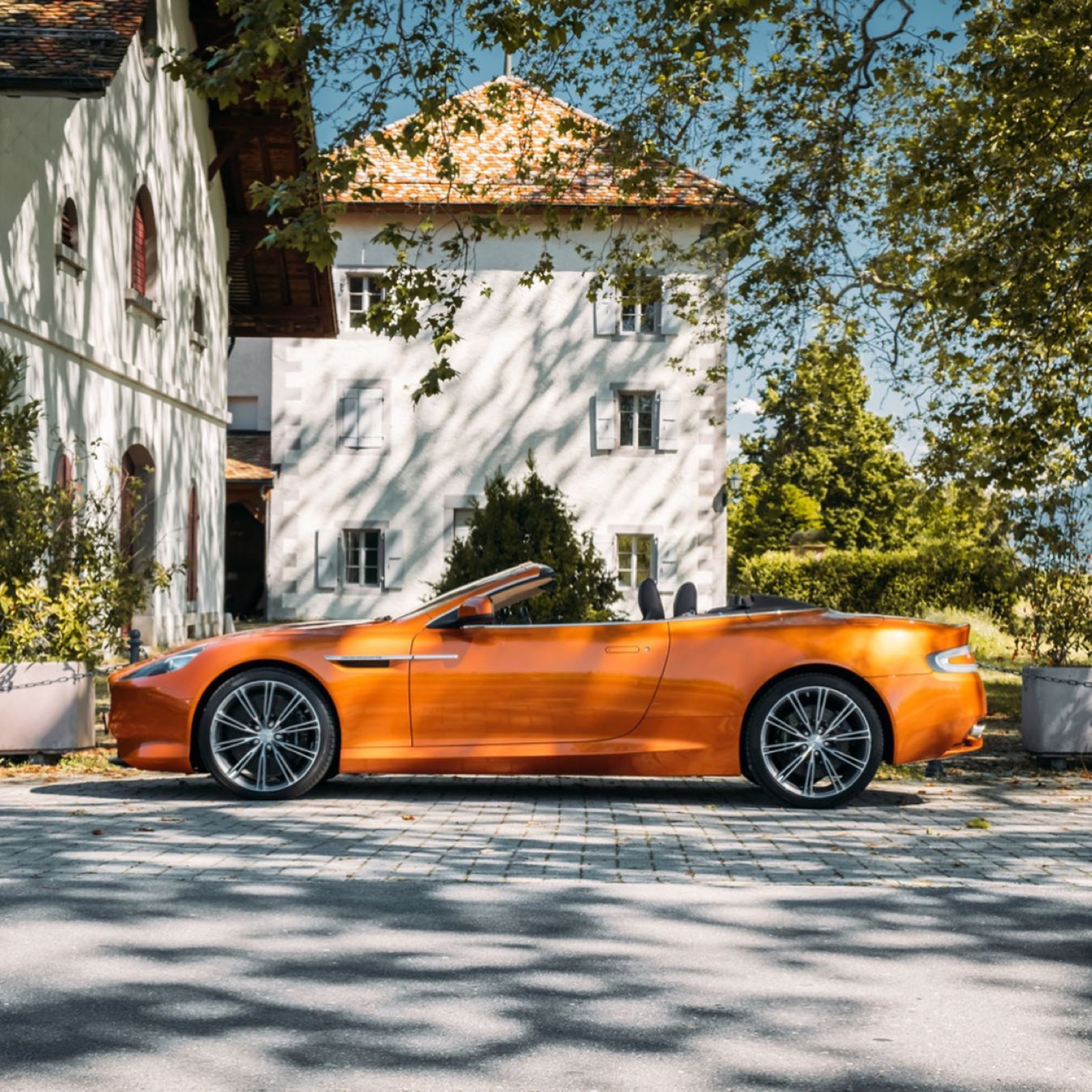 Aston Martin Virage Volante