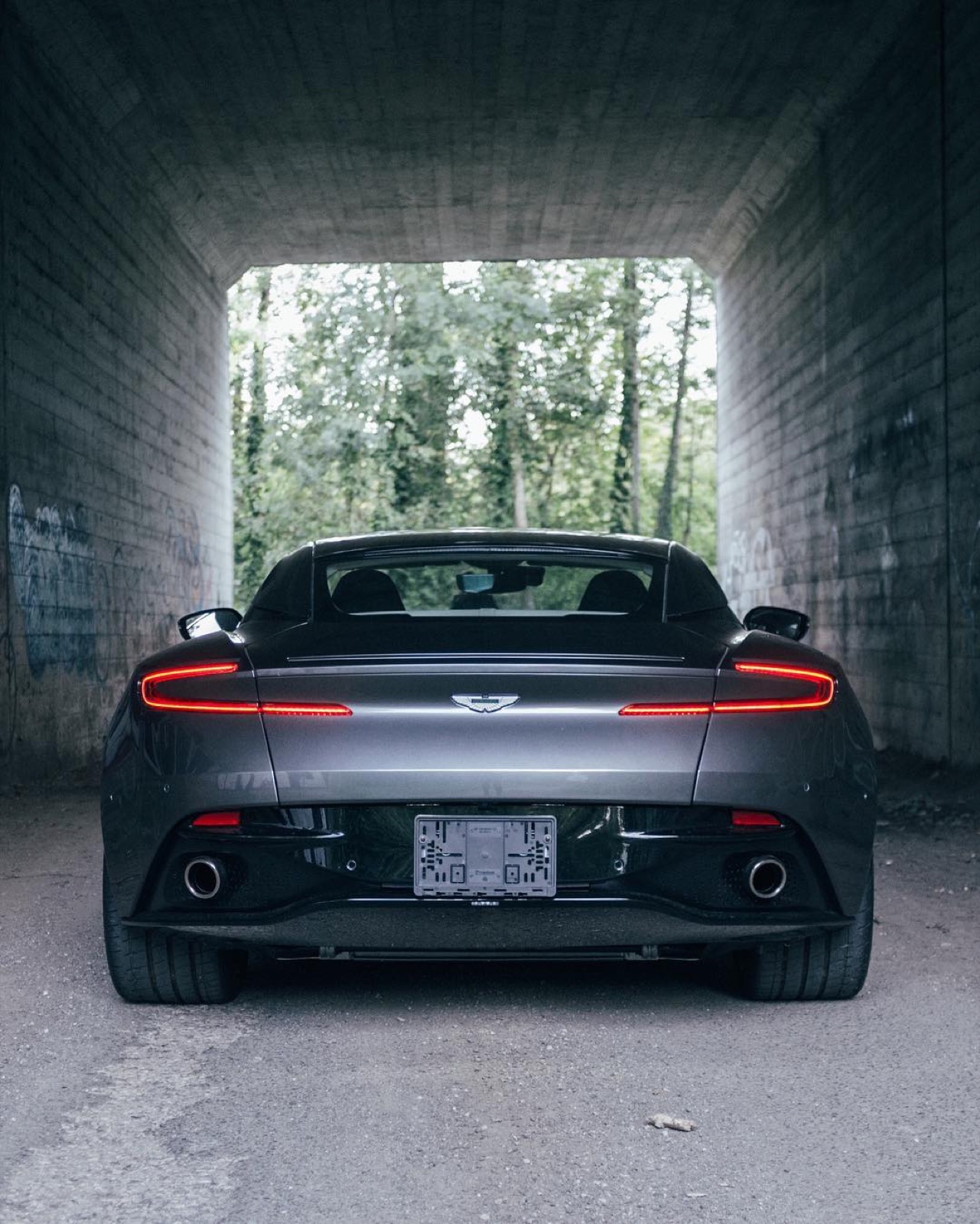 Aston Martin DB11
