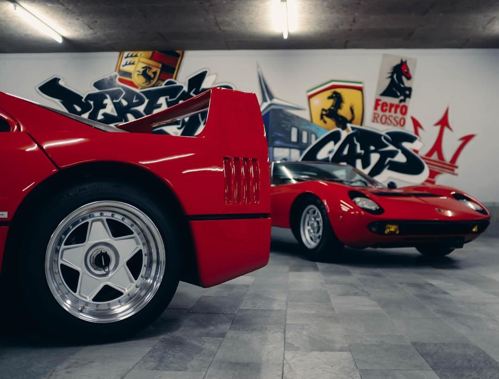 Ferrari F40 et Lamborghini Miura et Lamborghini Miura