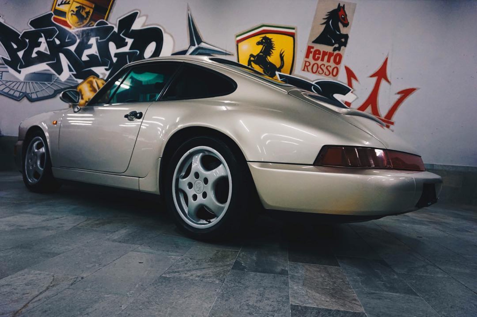 Porsche 911 Carrera (964)