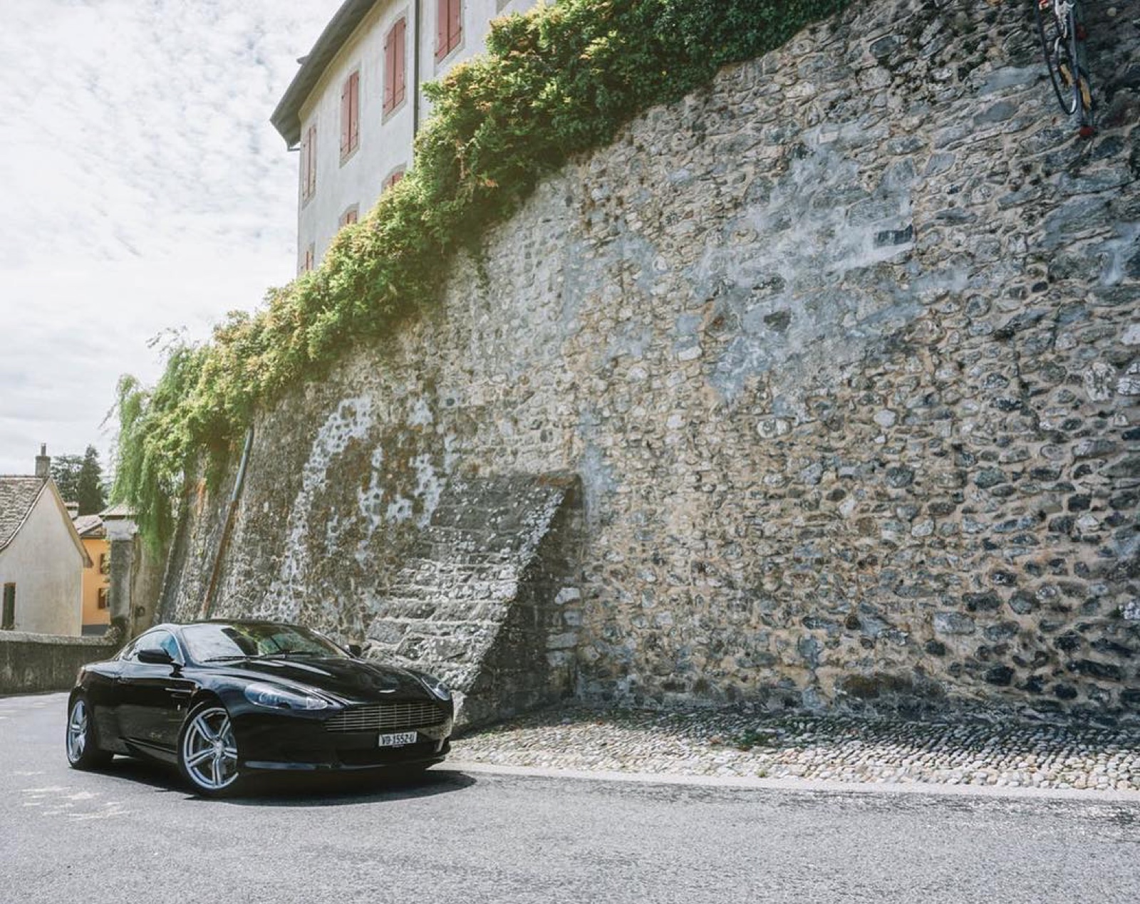 Aston Martin DB9