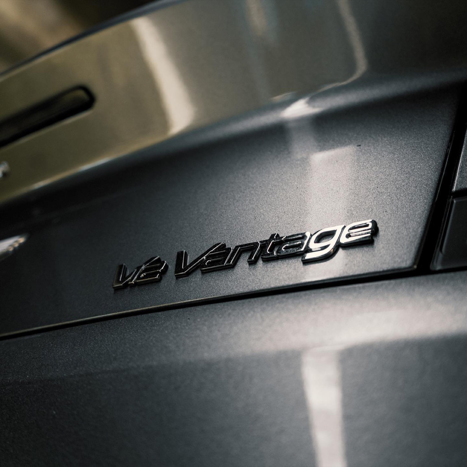 Aston Martin V12 Vantage