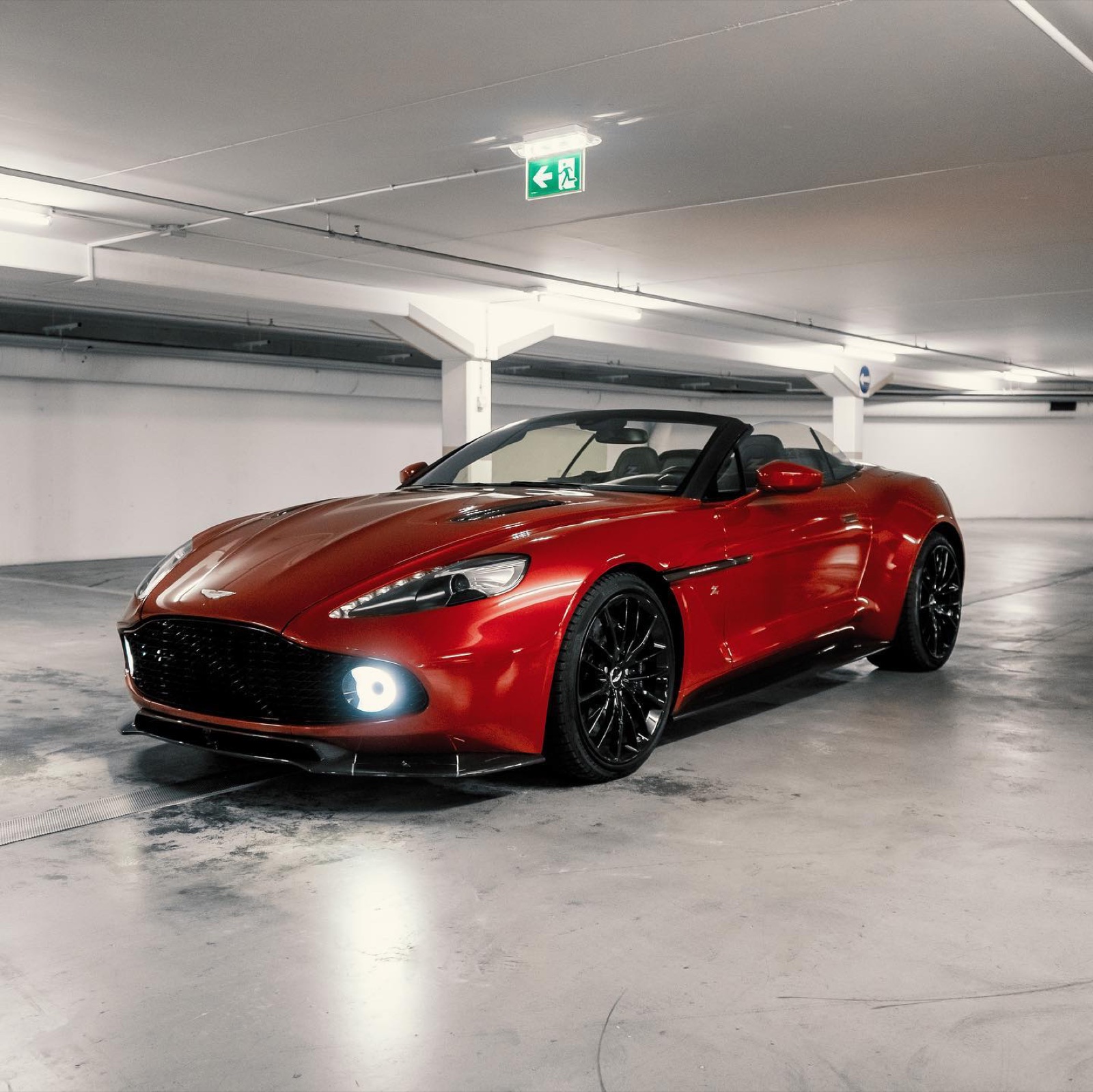Aston Martin Vanquish Volante