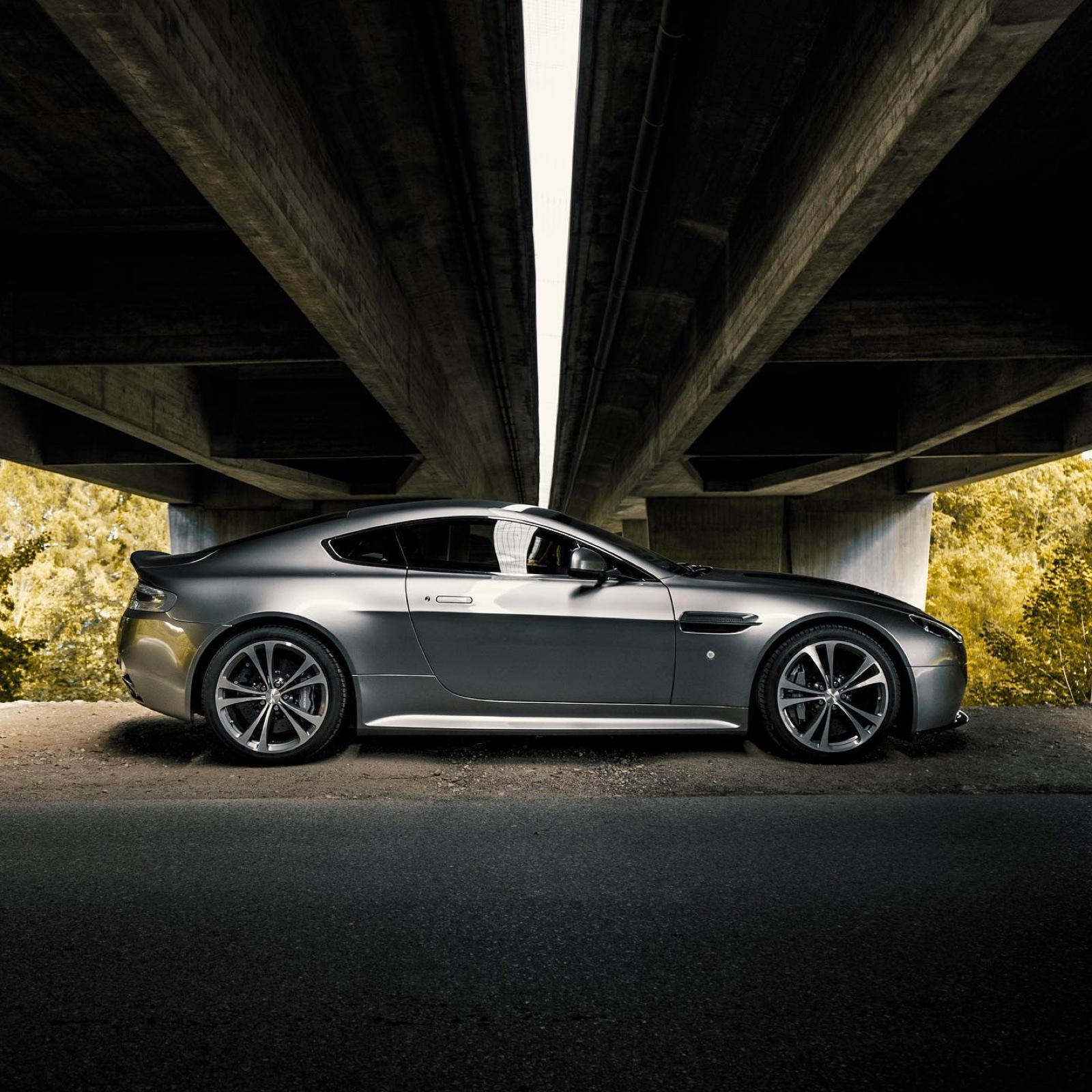 Aston Martin V12 Vantage