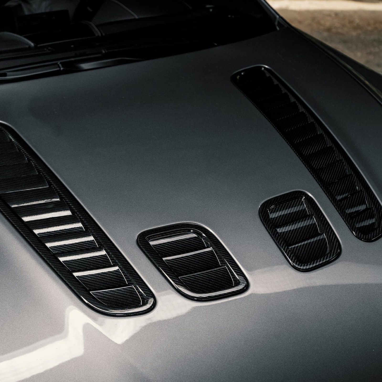 Aston Martin V12 Vantage