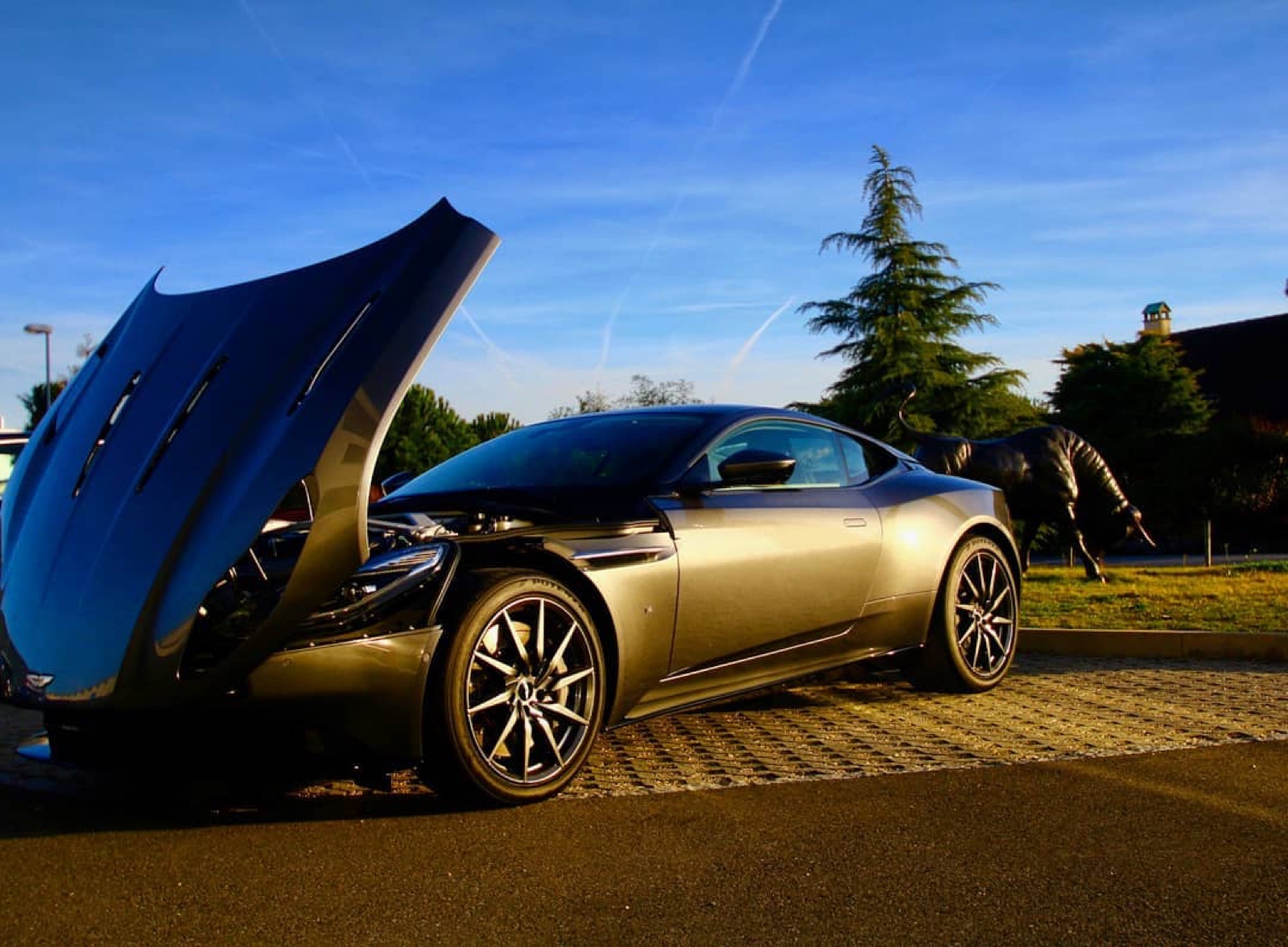 Aston Martin DB11