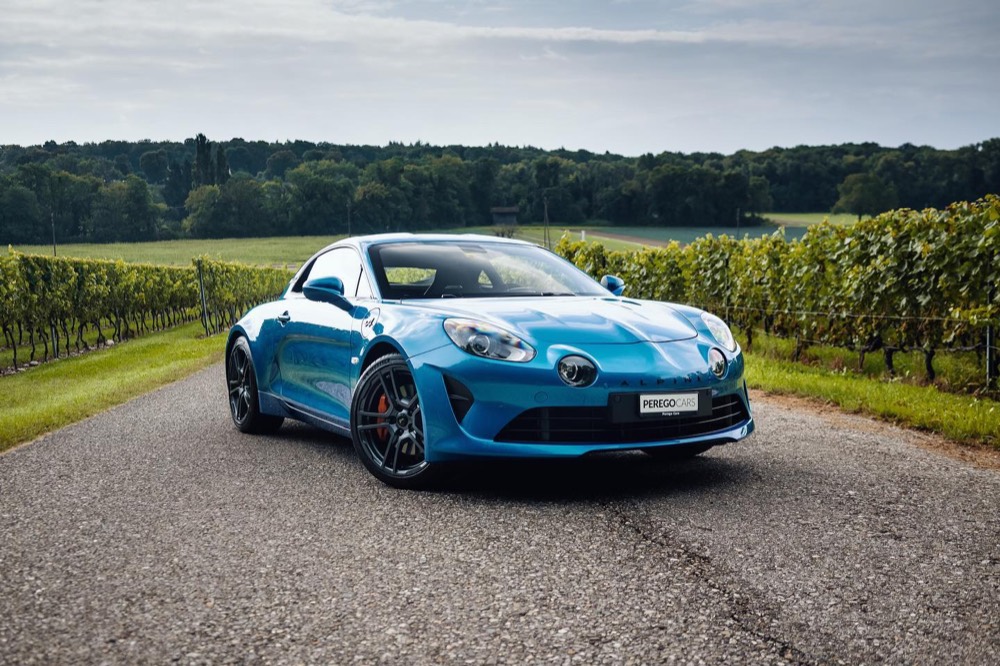 A lightweight French sports car, revived from it’s past glor