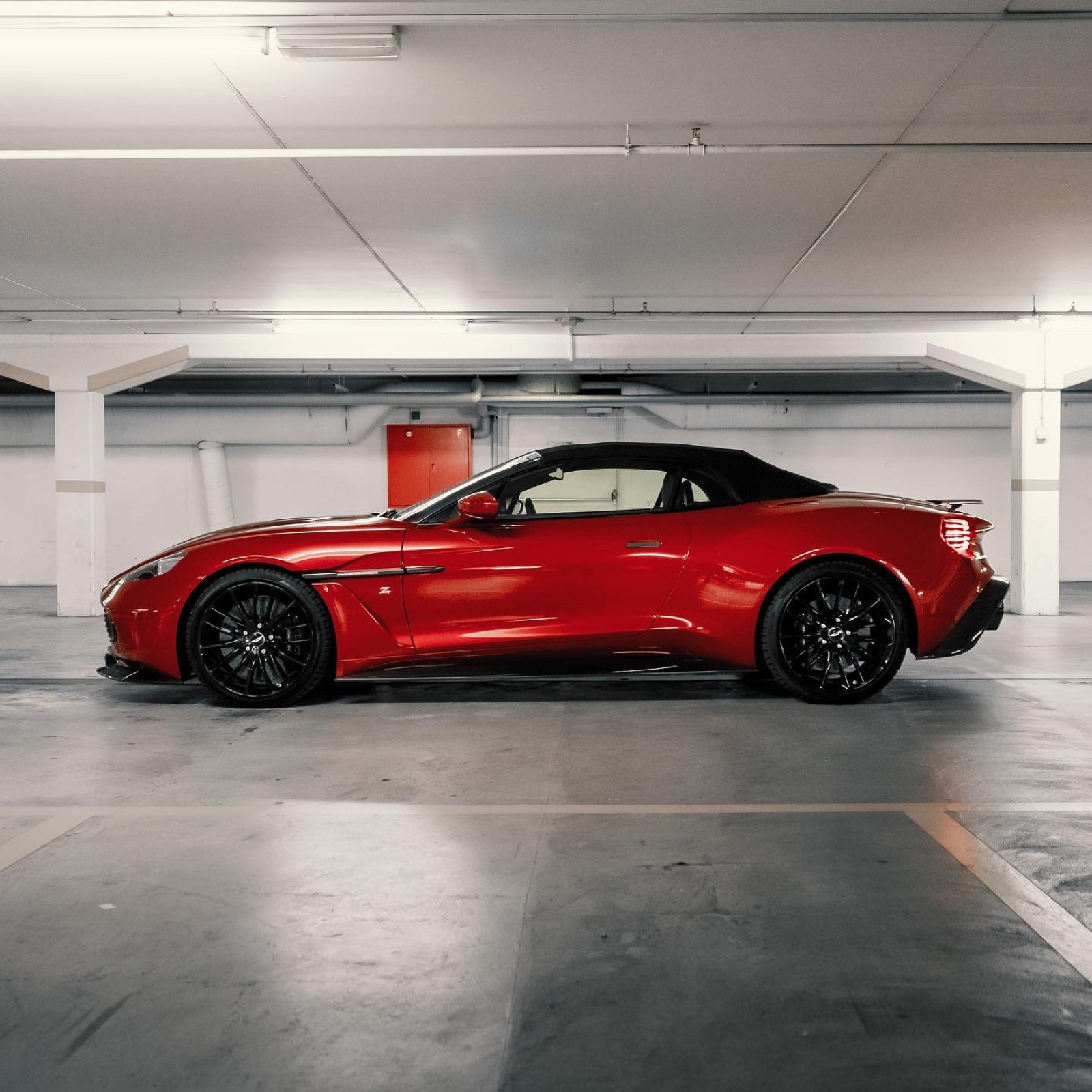 Aston Martin Vanquish Volante
