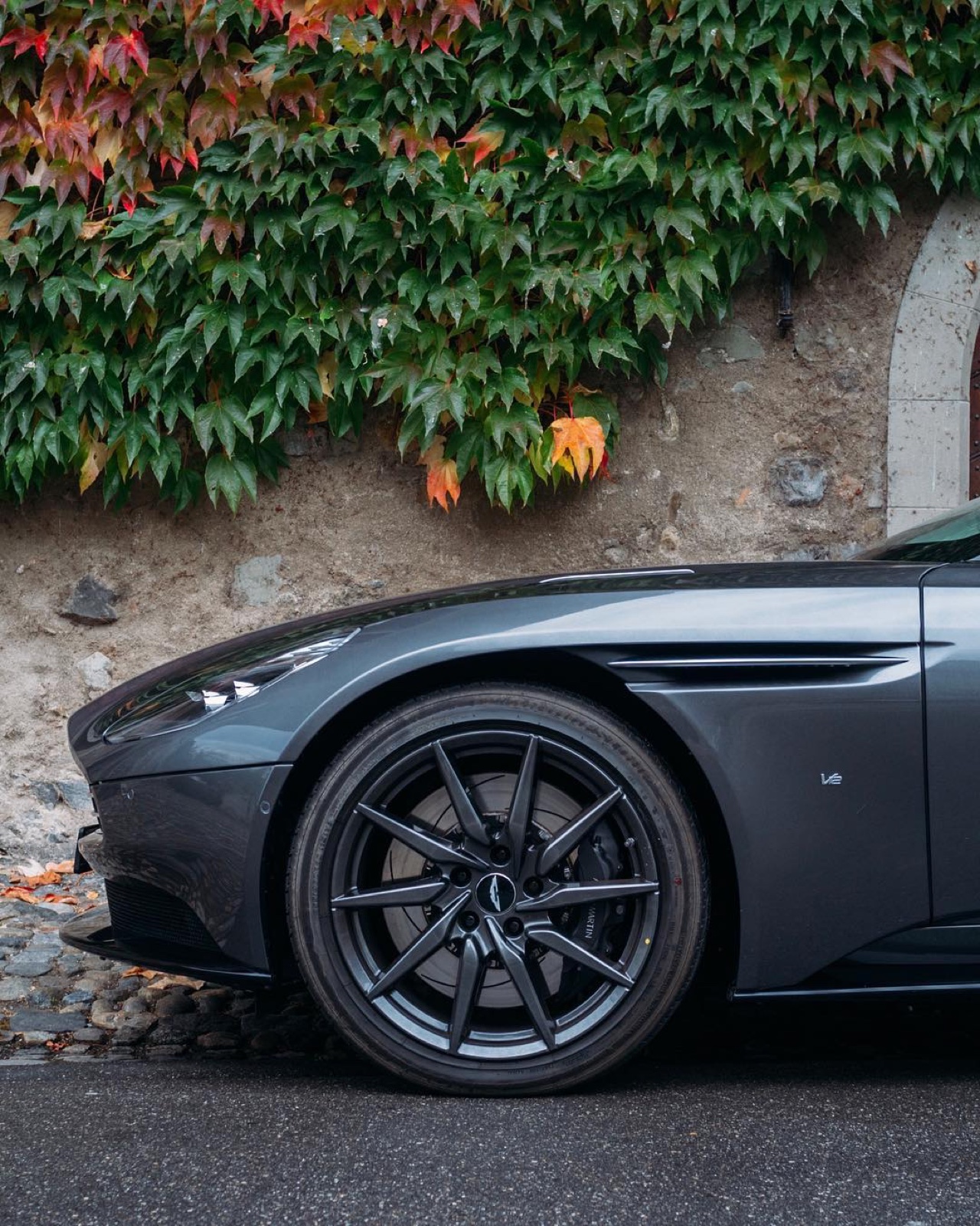 Aston Martin DB11 V8