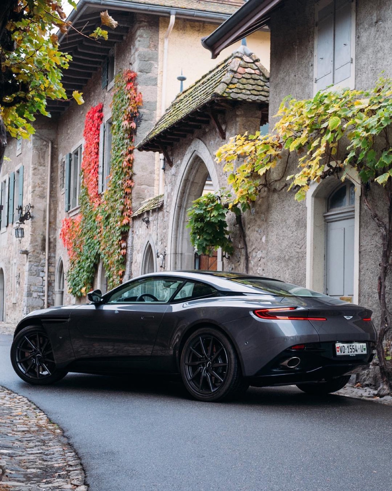 Aston Martin DB11
