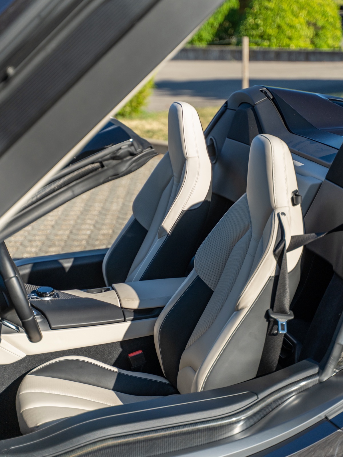 BMW i8 Roadster