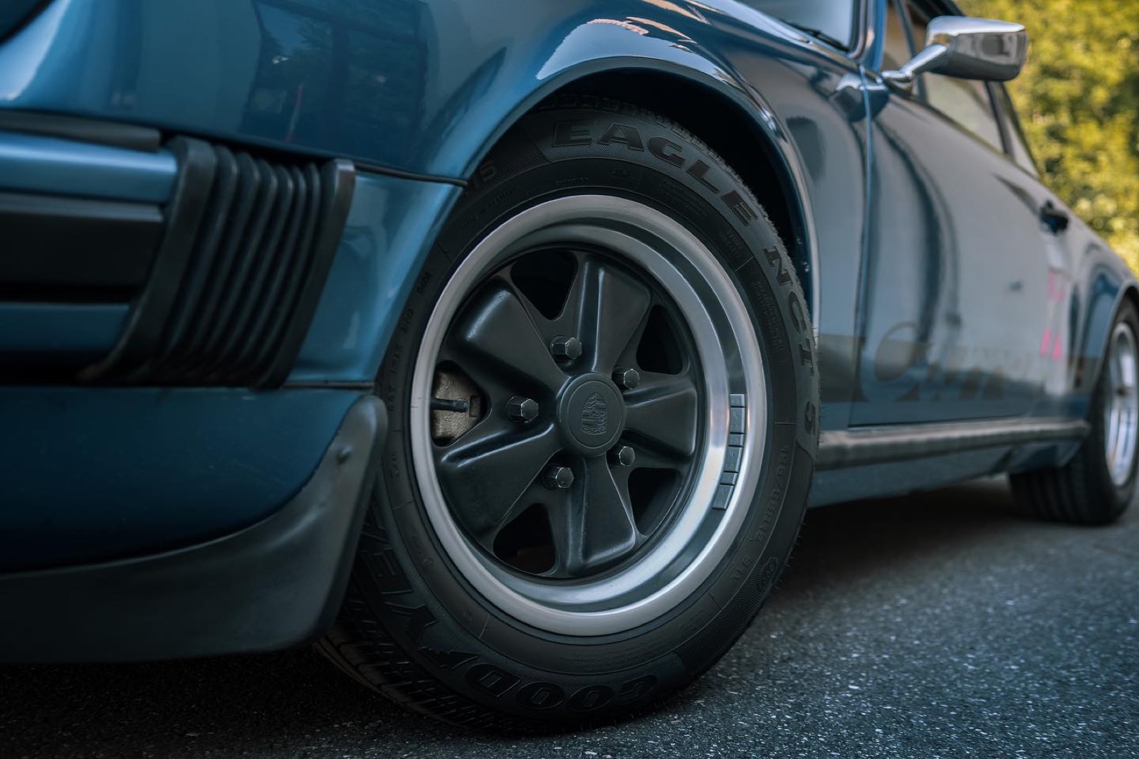 Porsche 911 Carrera (série G, pare-chocs à soufflets)