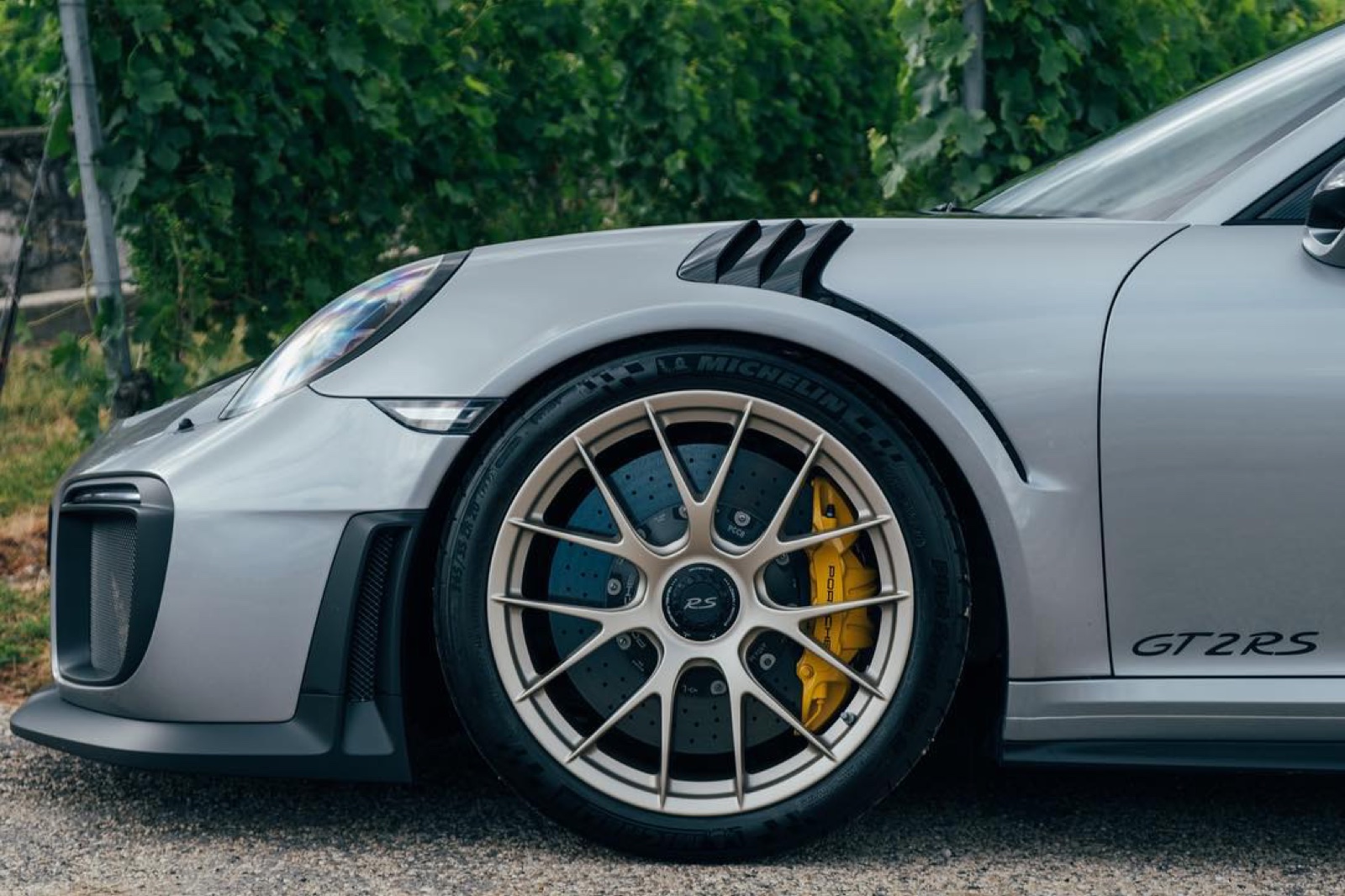 Porsche 911 GT2 RS (991)