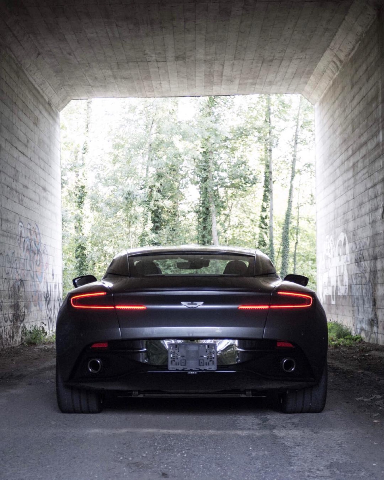 Aston Martin DB11