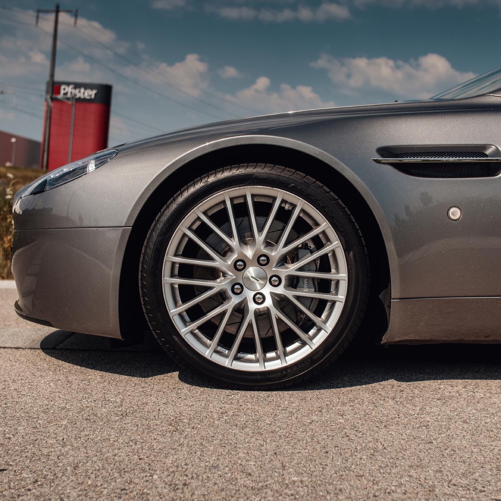 Aston Martin V8 Vantage