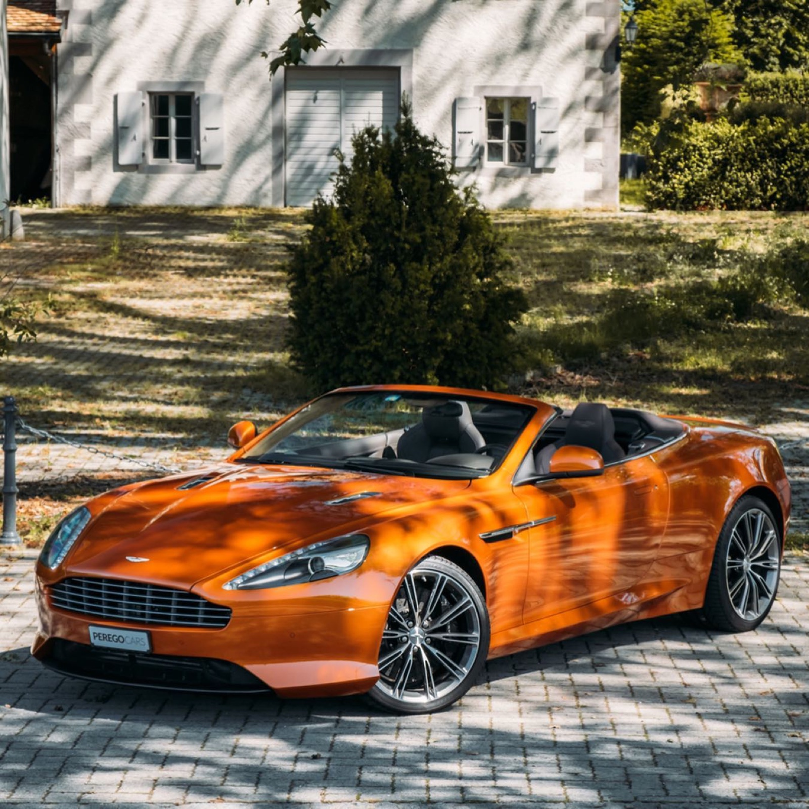 Aston Martin Virage Volante