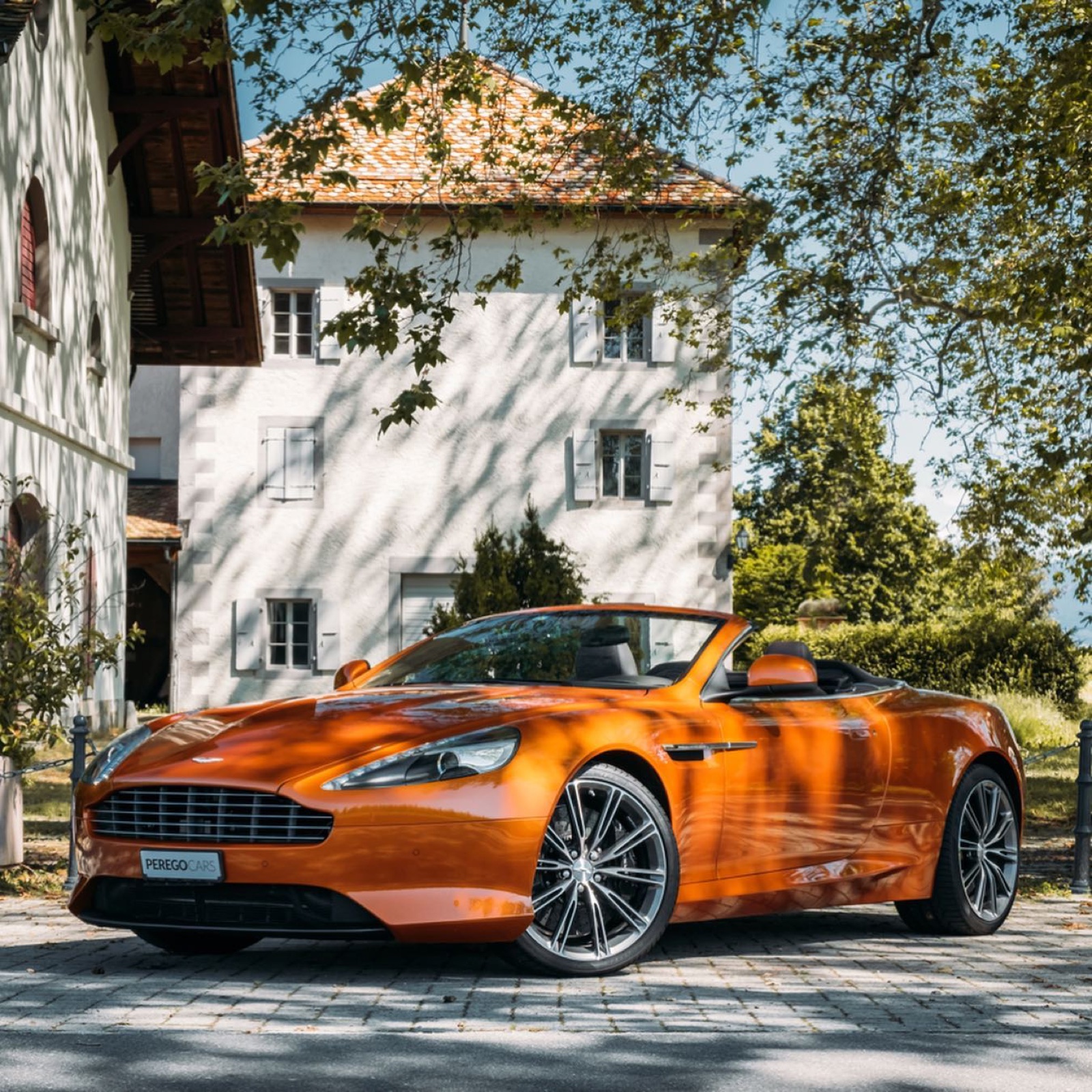 Aston Martin Virage Volante