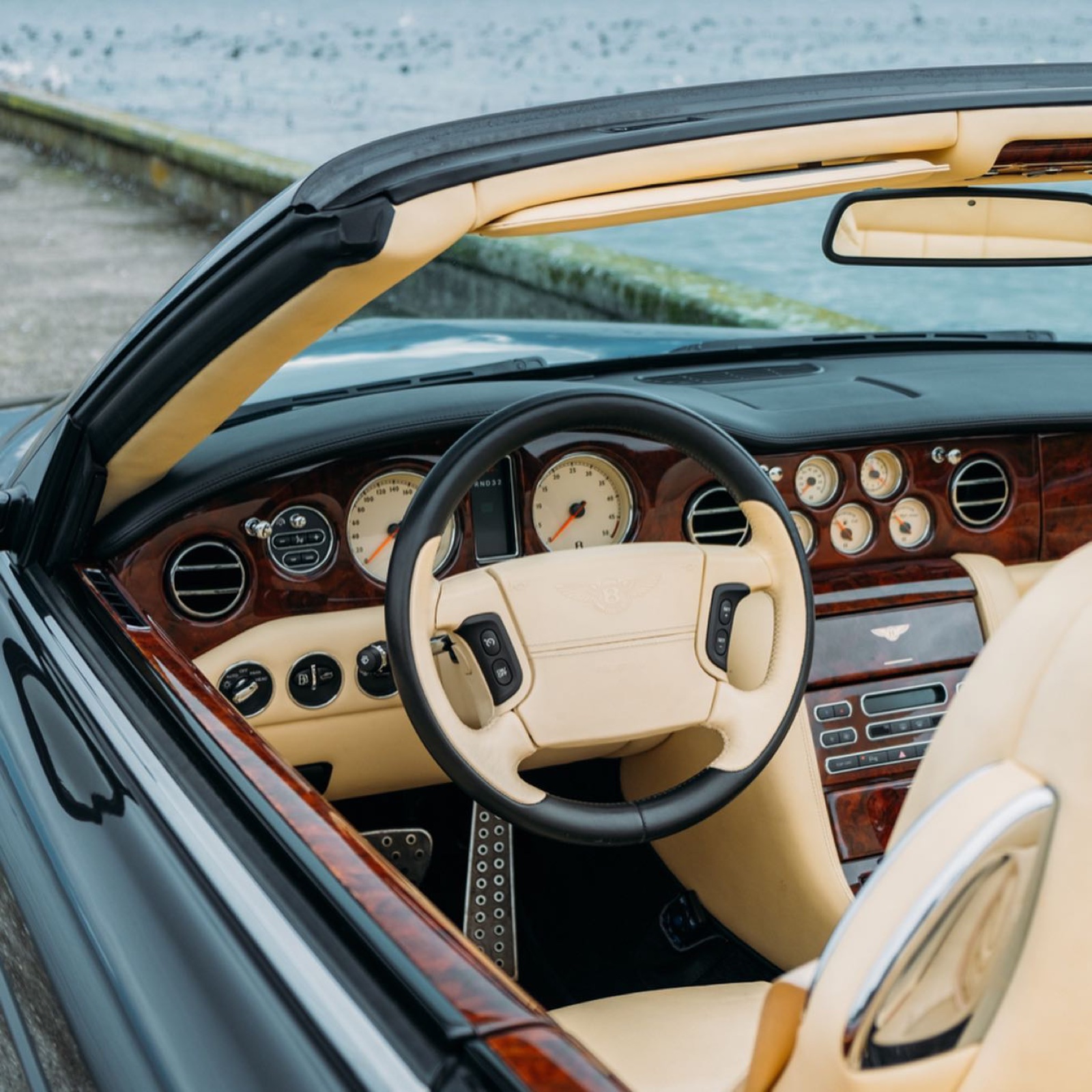 Bentley Azure (2006)