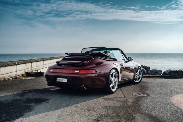 Porsche 993 Carrera 4 Cabriolet améthyste