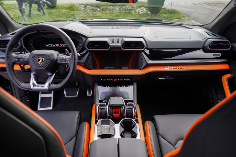 Lamborghini URUS