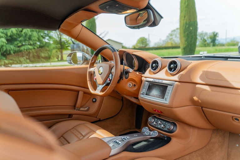 Ferrari CALIFORNIA