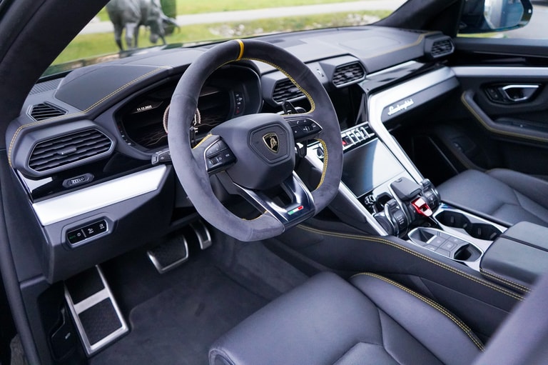 Lamborghini URUS